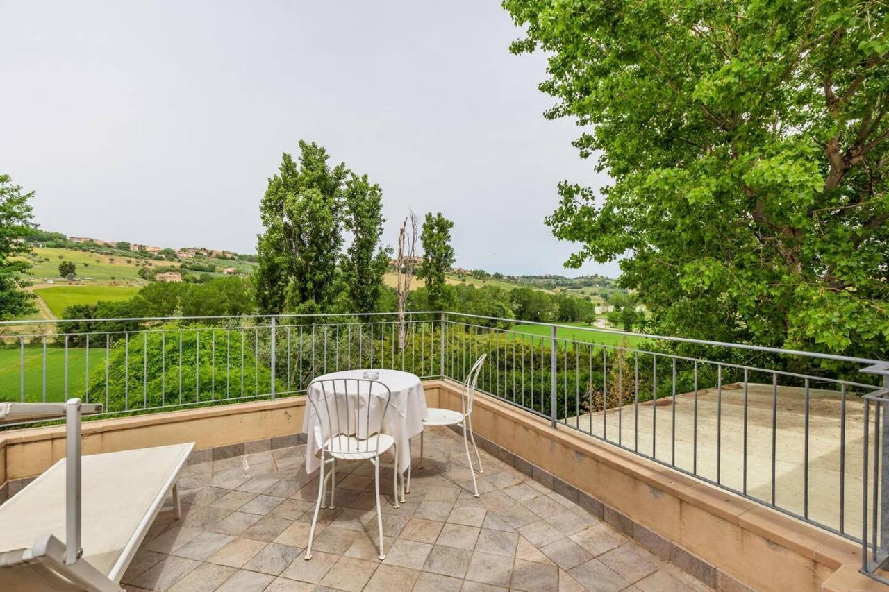 Grande Villa Storica Per Vacanze Con Giardino Privato E Piscina Ostra Dış mekan fotoğraf