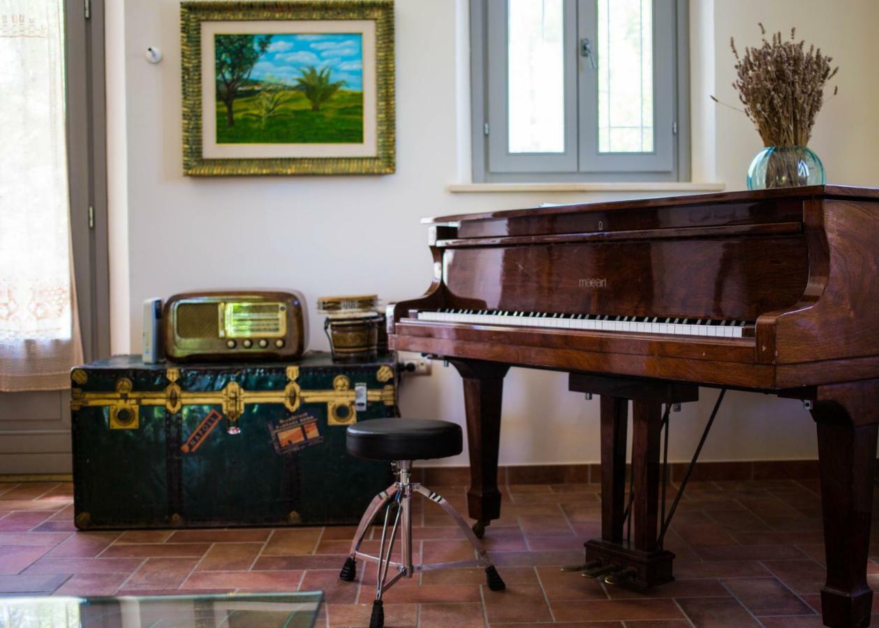 Grande Villa Storica Per Vacanze Con Giardino Privato E Piscina Ostra Dış mekan fotoğraf